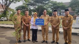 Kota Serang dapat bantuan pohon dari PT Taspen 