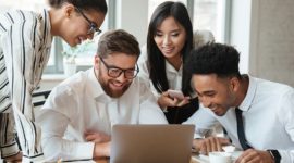 Majas Metafora Dalam Puisi Kedai Kopi Pukul Sebelas Siang/Freepik