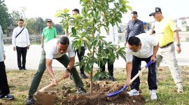 Pemkot Jakarta Selatan Tanam Pohon dan Tebar Benih Ikan 