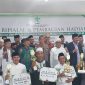 Pembagian hadiah lomba takbiran dan menghias lawang Seketeng Biwali Banten 