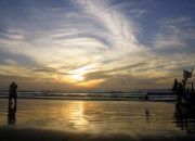 Pantai Ujung Genteng: Surga Tersembunyi di Selatan Jawa Barat yang Bikin Wisatawan Ogah Balik