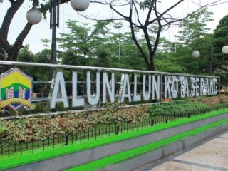 Revitalisasi alun alun Kota Serang