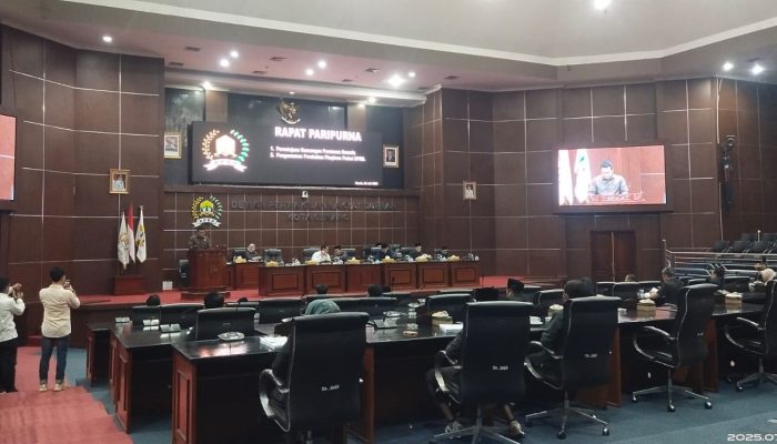 Rapat Paripurna DPRD Kota Serang