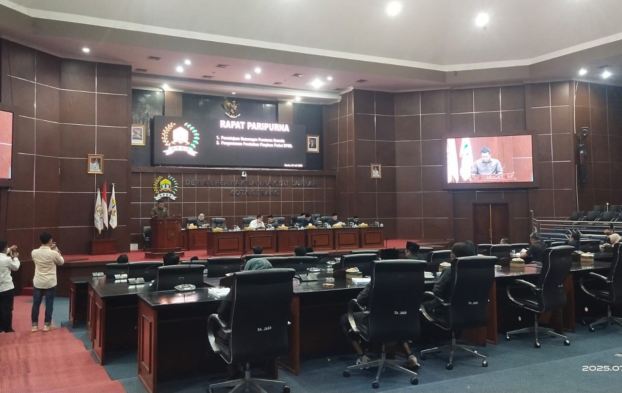 Rapat Paripurna DPRD Kota Serang