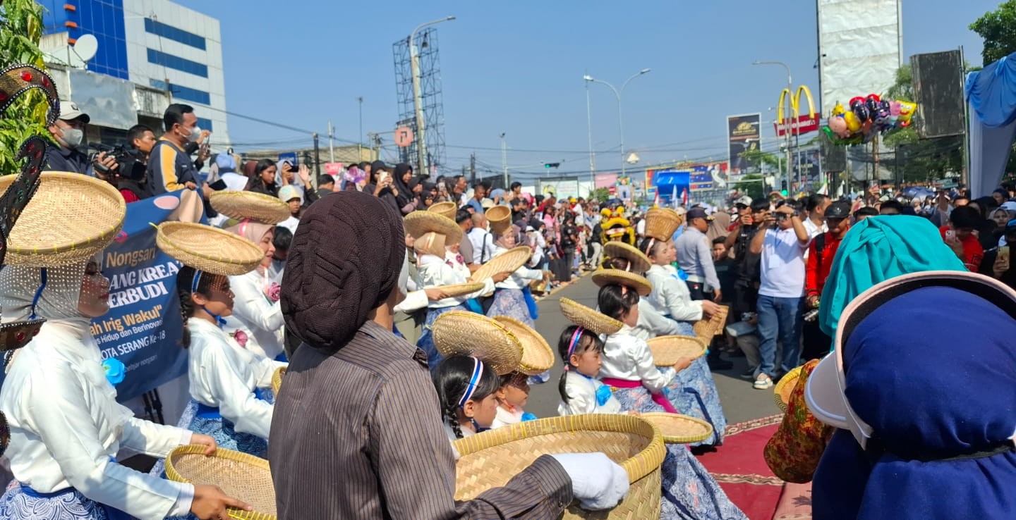 Pawai budaya Kota Serang