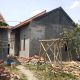 Anggota DPRD Kabupaten Serang Azwar Anas meninjau rumah warga penerima bantuan RTLH di Kecamatan Cikande, Kabupaten Serang.