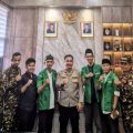 Wakil Ketua GP Ansor Lebak Nahrudin berbincang dengan Kapolres Lebak AKBP Herfio Zaki di Mapolres Lebak, Jumat, 7 November 2025, dalam suasana akrab dan penuh semangat kebersamaan