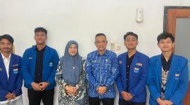 Ketua PC PMII Kabupaten Serang Refaldi Hendrika bersama jajaran pengurus saat audiensi dengan Asda III Hj. Ida Nuraida di ruang kerja Sekretariat Daerah Kabupaten Serang, Kamis, 6 November 2025
