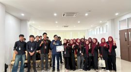 Mahasiswa UIN SMH Banten antusias mengikuti Seminar Jurnalistik HES Festival 2025 di Aula Fakultas Syariah, Kamis, 6 November 2025