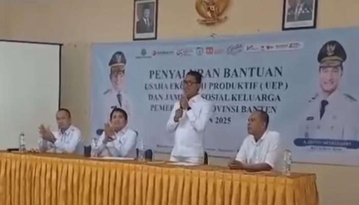 Anggota DPRD Kabupaten Serang Ahmad Muhibbin menghadiri penyaluran bantuan Usaha Ekonomi Produktif dan Jaminan Sosial Keluarga Provinsi Banten Tahun 2025