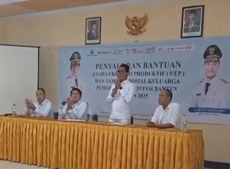 Anggota DPRD Kabupaten Serang Ahmad Muhibbin menghadiri penyaluran bantuan Usaha Ekonomi Produktif dan Jaminan Sosial Keluarga Provinsi Banten Tahun 2025