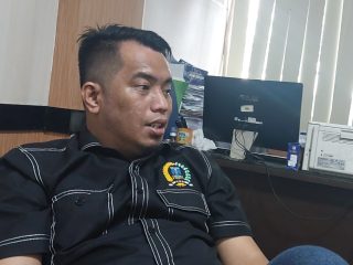 Anggota DPRD Kabupaten Serang, Azwar Anas, saat menyampaikan pandangannya terkait darurat sampah dan ancaman beban APBD dalam pengelolaan persampahan.