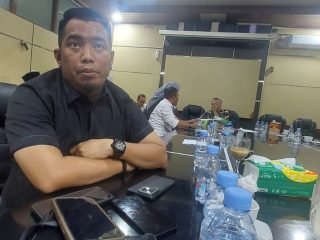 Anggota DPRD Kabupaten Serang dari Fraksi Partai Demokrat, Azwar Anas, soal pembangunan gedung Perpustakaan Daerah di Sindangheula yang dinilai belum sesuai target.