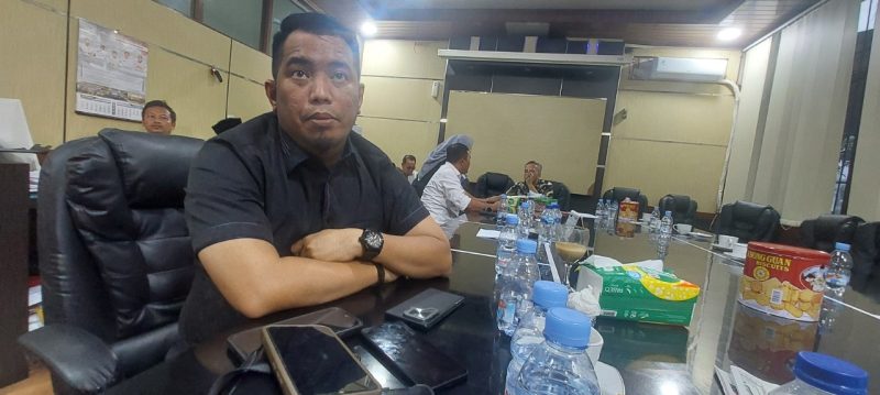 Anggota DPRD Kabupaten Serang dari Fraksi Partai Demokrat, Azwar Anas, soal pembangunan gedung Perpustakaan Daerah di Sindangheula yang dinilai belum sesuai target.