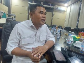 Anggota Komisi 4 DPRD Kabupaten Serang dari Fraksi PDI Perjuangan, Joko Santoso, Soroti Kondisi jalan desa di Kabupaten Serang yang minim penerangan dan masih mengandalkan lampu swadaya warga.