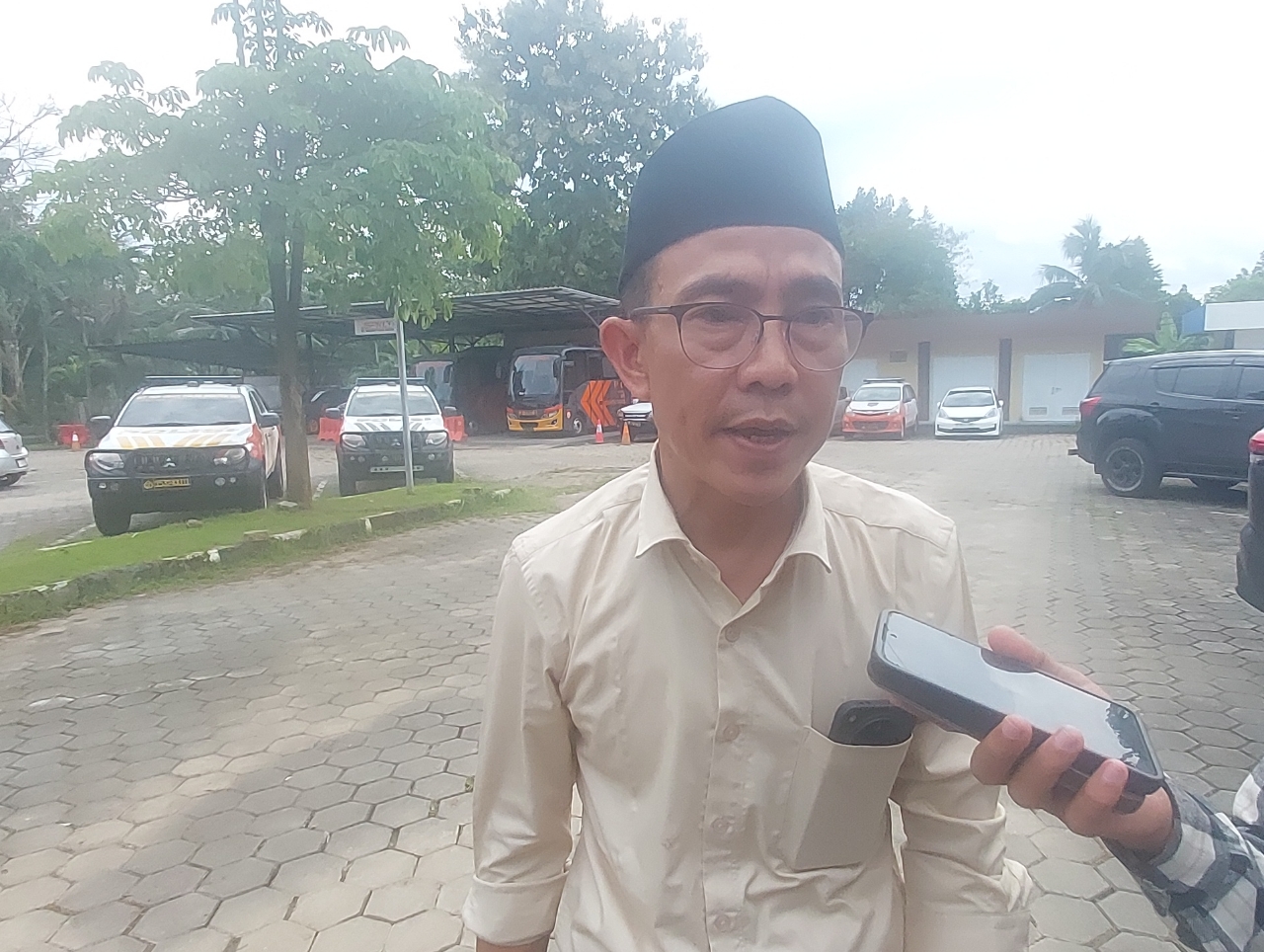 Anggota Komisi I DPRD Provinsi Banten pasca bersama Kapolda Banten menyaksikan pemusnahan barang bukti narkoba dan minuman keras hasil pengungkapan kasus sepanjang 2025, Jumat, 26 Desember 2025