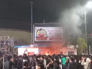 Aparat kepolisian berjaga saat aksi demonstrasi mahasiswa di Kota Serang, Banten. Penanganan hukum pasca-aksi masih menuai sorotan.