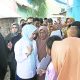 Bupati Serang Ratu Rachmatuzakiyah menyerahkan bantuan Rumah Layak Huni kepada warga penerima manfaat di Kabupaten Serang, Selasa, 23 Desember 2025