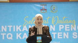 Bupati Serang Ratu Rachmatuzakiyah saat pelantikan Pengurus LPTQ Kabupaten Serang periode 2025–2030 di Aula Tb Suwandi.