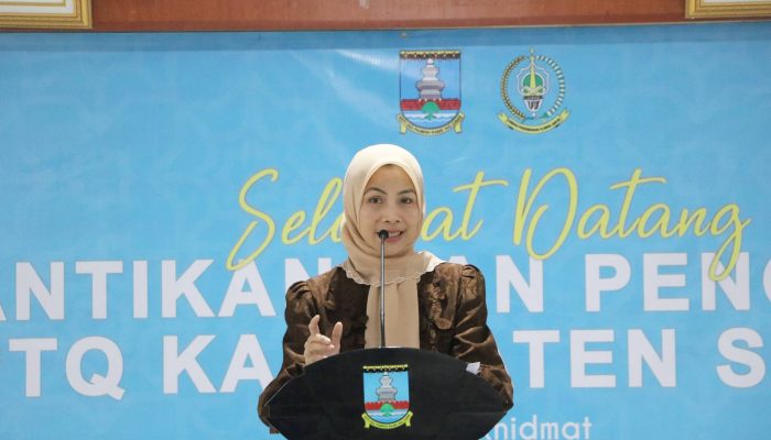 Bupati Serang Ratu Rachmatuzakiyah saat pelantikan Pengurus LPTQ Kabupaten Serang periode 2025–2030 di Aula Tb Suwandi.