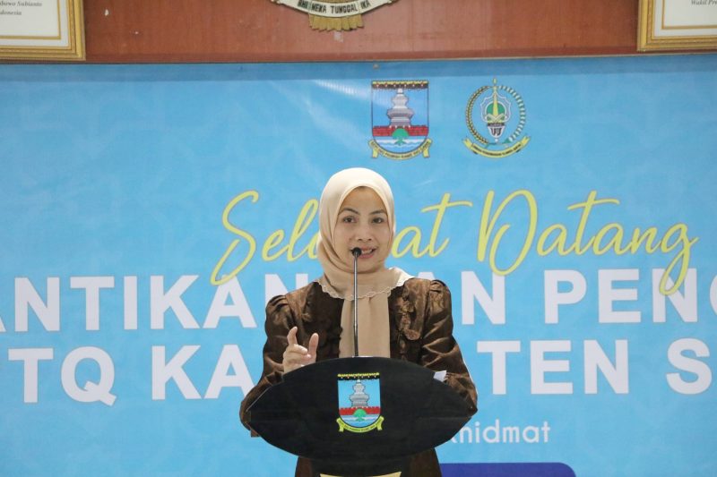 Bupati Serang Ratu Rachmatuzakiyah saat pelantikan Pengurus LPTQ Kabupaten Serang periode 2025–2030 di Aula Tb Suwandi.
