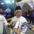 Ketua FKUB Kota Serang KH Matin Syarkowi bersama Gubernur Banten Andra Soni bersama Forkopimda, saat meninjau pengamanan ibadah Natal 2025 di salah satu gereja di Kota Serang, Rabu, 24 Desember 2025