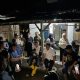 Gubernur Banten Andra Soni bersama Wali Kota Serang Budi Rustandi berdialog dengan warga saat meninjau lokasi banjir di Kecamatan Kasemen, Kota Serang, Jumat malam, 19 Desember 2025
