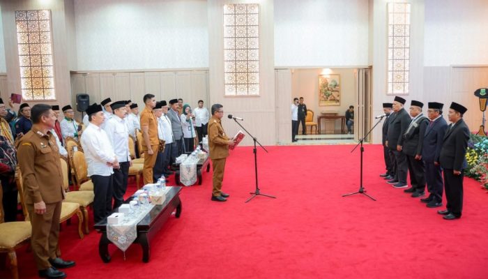 Gubernur Banten Andra Soni melantik pimpinan Baznas Provinsi Banten periode 2025–2030 di Pendopo Gubernur Banten, KP3B, Kota Serang, Senin, 29 Desember 2025