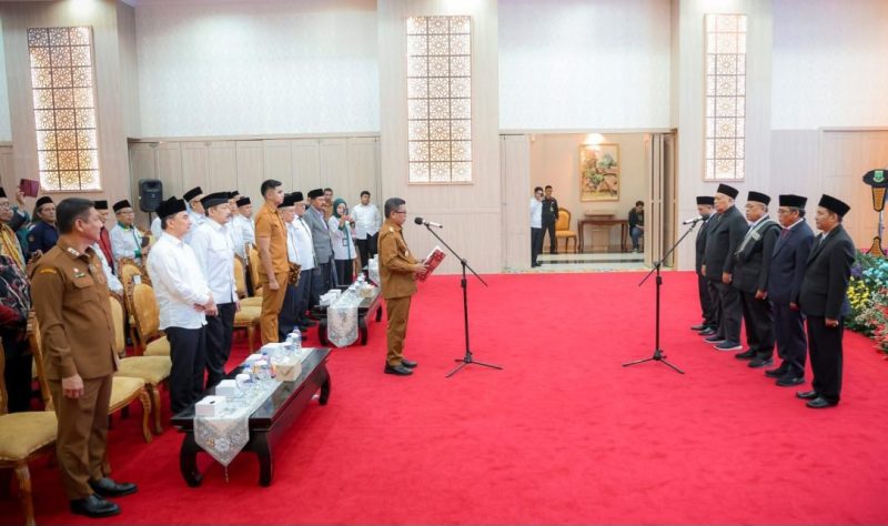 Gubernur Banten Andra Soni melantik pimpinan Baznas Provinsi Banten periode 2025–2030 di Pendopo Gubernur Banten, KP3B, Kota Serang, Senin, 29 Desember 2025
