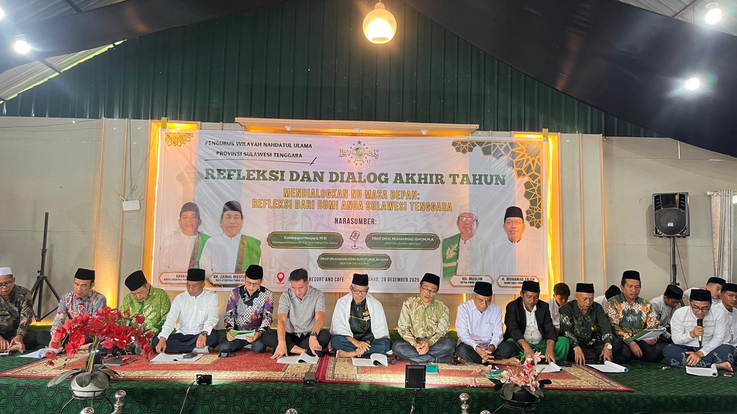 Prof Muhammad Ishom menyampaikan gagasan Mabadi Khoiru Ummah dalam forum Refleksi Akhir Tahun PWNU Sulawesi Tenggara di Kota Kendari, Minggu, 28 Desember 2025