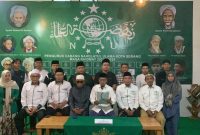 Jajaran pimpinan PCNU Kota Serang saat membacakan pernyataan sikap terkait polemik dualisme kepemimpinan PBNU di Kantor PCNU Kota Serang, Lingkungan Kahuripan, Cipocok Jaya, Rabu 17 Desember 2025
