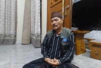 KH Achmad Moenifi, tokoh agama Kecamatan Taktakan, Kota Serang, saat memberikan penjelasan terkait polemik ucapan Selamat Natal di tengah masyarakat majemuk, Selasa 30 Desember 2025