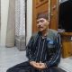 KH Achmad Moenifi, tokoh agama Kecamatan Taktakan, Kota Serang, saat memberikan penjelasan terkait polemik ucapan Selamat Natal di tengah masyarakat majemuk, Selasa 30 Desember 2025