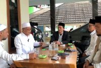 KH Matin Syarkowi, ulama Banten dan A’wan PBNU, memberikan keterangan terkait hasil Musyawarah Kubro Lirboyo melalui Zoom dari Kota Serang, Minggu, 21 Desember 2025