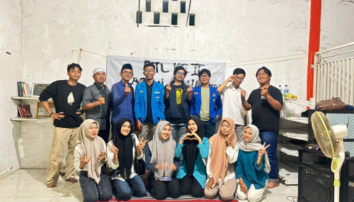 Kader PMII Unpam Serang mengikuti kajian PMII Lokal di Banten di Sekretariat PMII Unpam Serang, Kota Serang, Minggu, 14 Desember 2025
