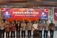 Kapolda Banten Irjen Pol Hengki saat menyampaikan Press Release Akhir Tahun 2025 di Serang, disaksikan pejabat utama Polda dan insan pers.