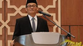 Kayu gelondongan terdampar di kawasan permukiman warga usai banjir, memunculkan perbincangan tentang pemanfaatannya menurut hukum Islam, Rektor UIN SMH Banten Prof Muhammad Ishom