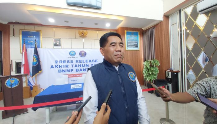 Kepala BNN Provinsi Banten Brigjen Pol Rohmad Nursahid saat menyampaikan rilis akhir tahun pengungkapan kasus narkotika 2025 di Kantor BNN Banten, Kota Serang, Senin, 22 Desember 2025.