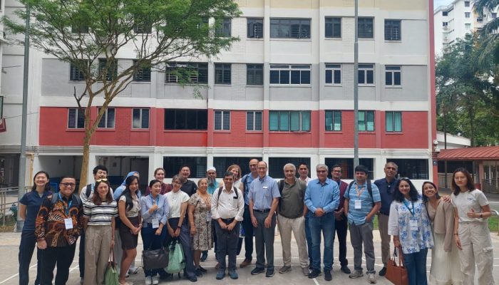 Kepala DPKD Kabupaten Serang dr. Rahmat Fitriadi saat menjadi pembicara dalam forum diskusi Asia Pasifik di National University of Singapore.