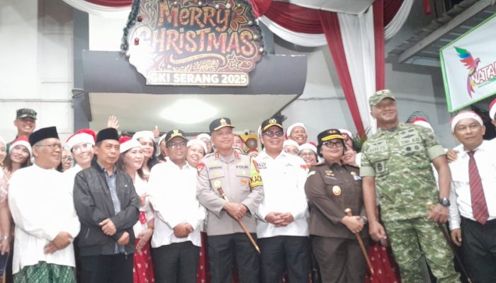 Ketua FKUB Kota Serang KH Matin Syarkowi menyampaikan ceramah toleransi lintas iman dalam perayaan Natal 2025 di Gereja Kristen Indonesia (GKI) Serang, Rabu, 24 Desember 2025