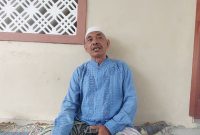 Ketua FKUB Kota Serang KH Matin Syarkowi (tengah) menghadiri perayaan Natal di GKI Serang sebagai bentuk komitmen menjaga kerukunan umat beragama, Tokoh Agama Kecamatan Walantaka, Kota Serang, KH Hisni Rifai, memberikan penjelasan, Minggu, 28 Desember 2025