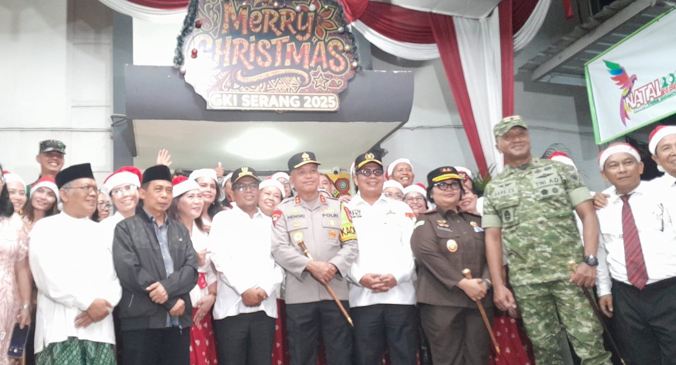 Ketua FKUB Kota Serang KH Matin Syarkowi menyampaikan ceramah toleransi lintas iman dalam perayaan Natal 2025 di Gereja Kristen Indonesia (GKI) Serang, Rabu, 24 Desember 2025