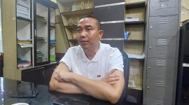 Ketua Komisi 3 DPRD Kabupaten Serang, Supiyanto, saat menyampaikan evaluasi realisasi PAD 2025 yang menyoroti tingginya retribusi sampah dan rendahnya capaian retribusi kios pasar.