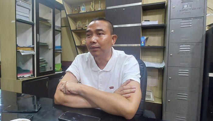 Ketua Komisi 3 DPRD Kabupaten Serang, Supiyanto, saat menyampaikan evaluasi realisasi PAD 2025 yang menyoroti tingginya retribusi sampah dan rendahnya capaian retribusi kios pasar.