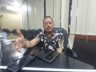 Ketua Komisi IV DPRD Kabupaten Serang, Yadi Mulyadi, saat memimpin rapat monitoring dan evaluasi serapan anggaran bersama OPD mitra menjelang akhir tahun anggaran 2025.