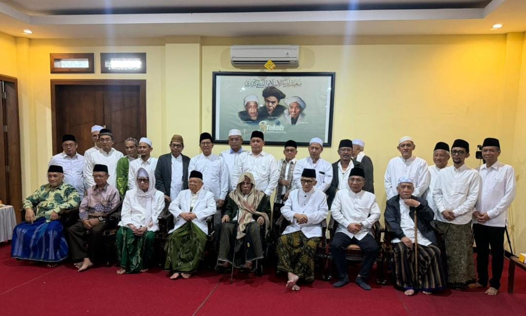 Ketua Umum PBNU Yahya Cholil Staquf bersama Rais Aam PBNU KH Miftachul Akhyar saat menghadiri pertemuan di Ponpes Lirboyo, Kediri, Jawa Timur, Kamis, 25 Desember 2025