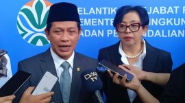 Menteri Lingkungan Hidup Hanif Faisol Nurofiq saat meninjau persoalan pengelolaan sampah di TPA Cipeucang, Tangerang Selatan.