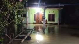 Kondisi ratusan rumah warga di Kampung Kajaroan, Cinangka, Kabupaten Serang, yang masih terendam banjir hingga ketinggian dua meter.