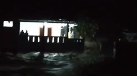 Luapan air banjir merendam permukiman warga di Kecamatan Padarincang, Kabupaten Serang, akibat hujan deras yang turun sejak Minggu sore, 28 Desember 2025