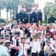 Massa buruh dari berbagai serikat menggelar aksi pengawalan penetapan upah 2026 di kawasan KP3B, Kota Serang, Selasa, 24 Desember 2025